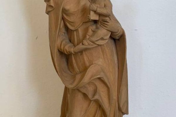 Muttergottesstatue aus Holz