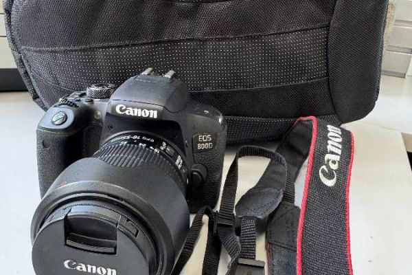 Canon EOS 800D Spiegelreflexkamera + 18–55mm Objektiv – Top Zustand