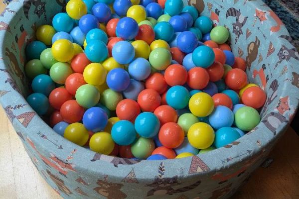 Bällebad für Kinder