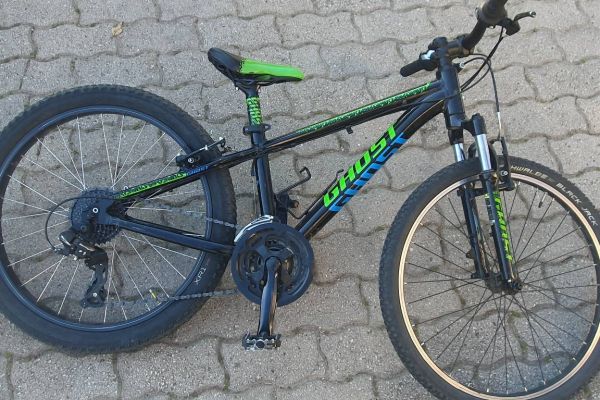 gut erhaltenes Laufband und Kinderfahrrad zu verkaufen
