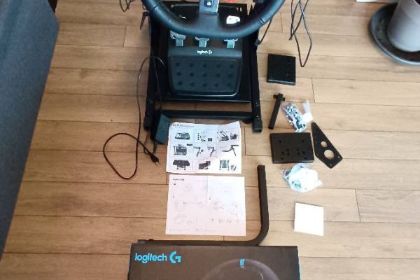 Logitech Lenkrad mit Ständer
