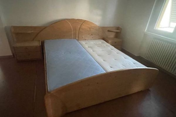 Bett mit Kasten