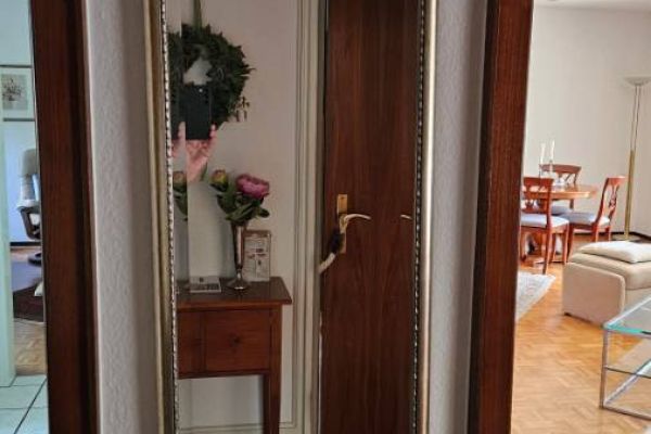 Wandspiegel mit Rahmen und Facettenschliff