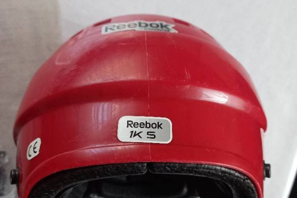 Eishockey Helm