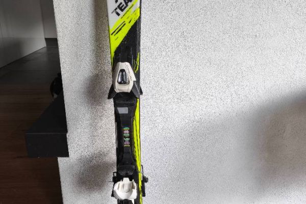 Kinderski mit Bindung