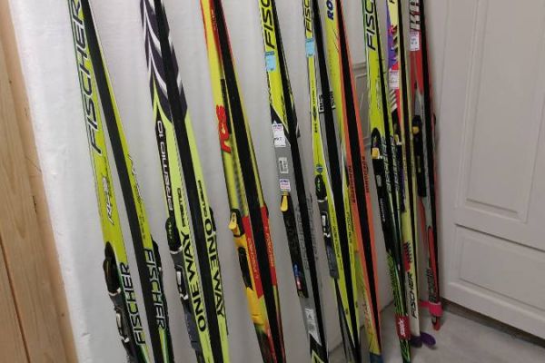 langlauf skating und klassik ski günstig abzugeben