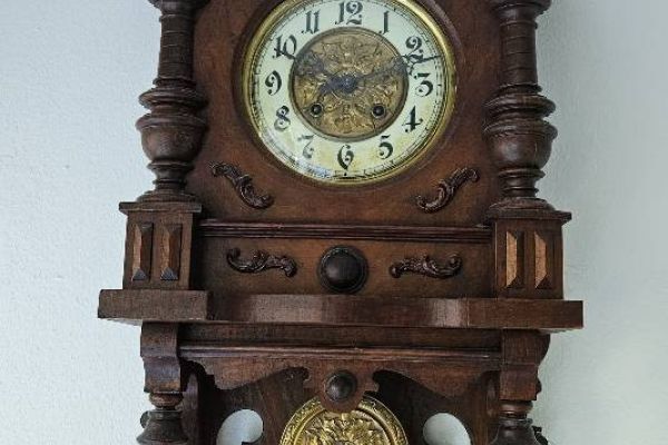 Antike Wanduhr
