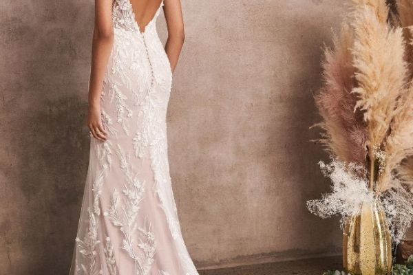 Hochzeitskleid mit Schleier und Schuhen