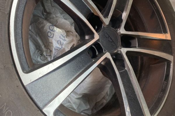 Verkaufe 4 Felgen mit Winterreifen
