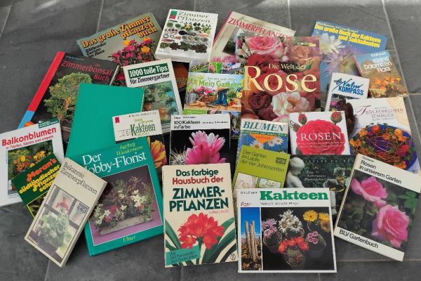 Große Buchsammlung über Blumen, Kräuter, Garten, Floristik