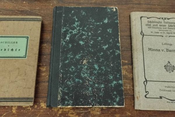 3 Bücher in altdeutscher Schrift, ab Erscheinungsjahr 1867