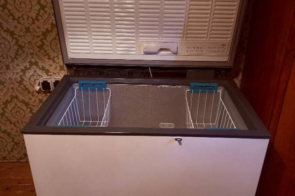 große Tiefkühltruhe