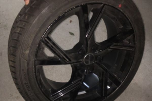 NEUE Winterreifen mit Alufelgen abzugeben