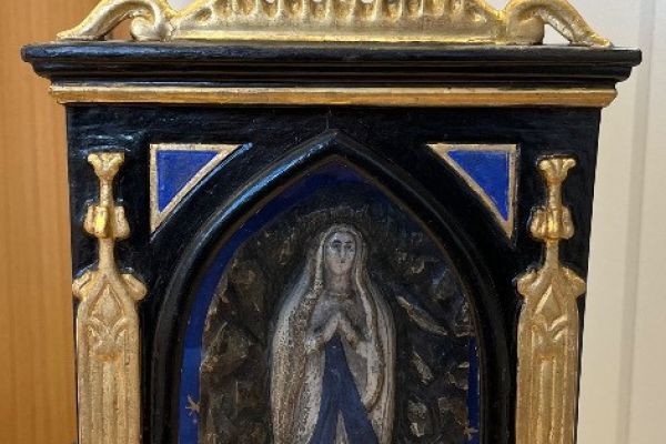 Kleiner Altar mit Mutter Gottes