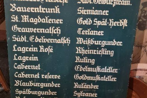 Tafel der Kalterer Weinstube