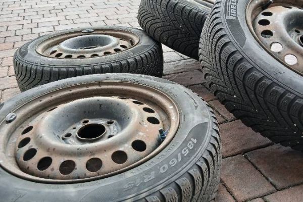 Winterreifen  185 /60 /R15