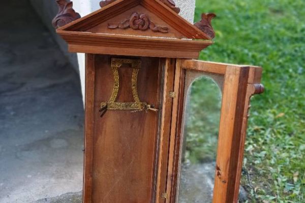 Leere schöneWanduhr,viell zum 🔑 aufhängen