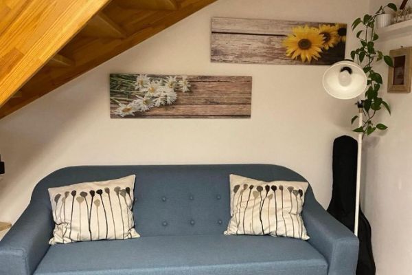 Gemütliches 3-Sitzer Sofa in Zuckerpapierblau – Top Zustand!