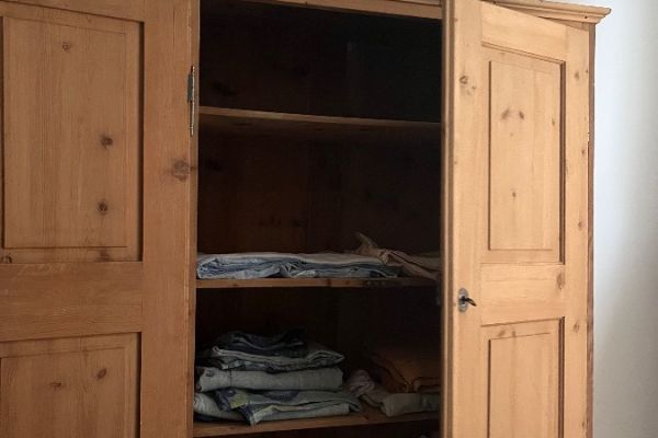 Antiker Kleiderschrank