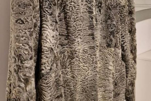 Verkaufe wunderschönen Persianer Mantel Größe 48