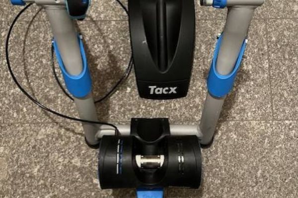 TACX Booster Krafttrainer + Speed Sensor + Tacx Reifen
