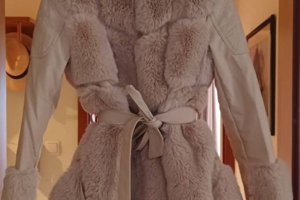 Neuwertige Damenjacke