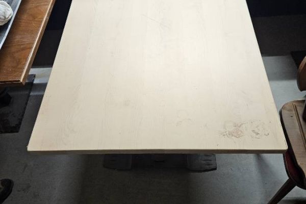 Tische in verschiedenen Größen