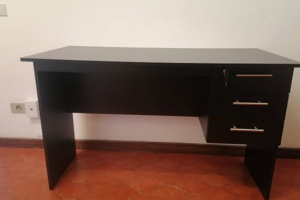 Schreibtisch mit 3 Schubladen