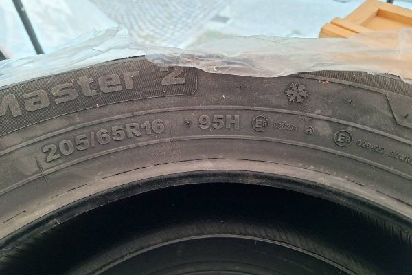 4   Winterreifen neu