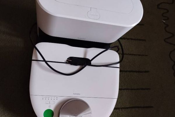 Verkaufe Saugroboter von VORWERK/FOLETTO VR7