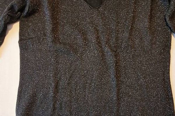 Verkaufe Pullover mit V-Ausschnitt, Gr. S