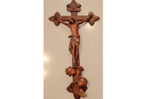 Handgeschnitztes Christuskreuz
