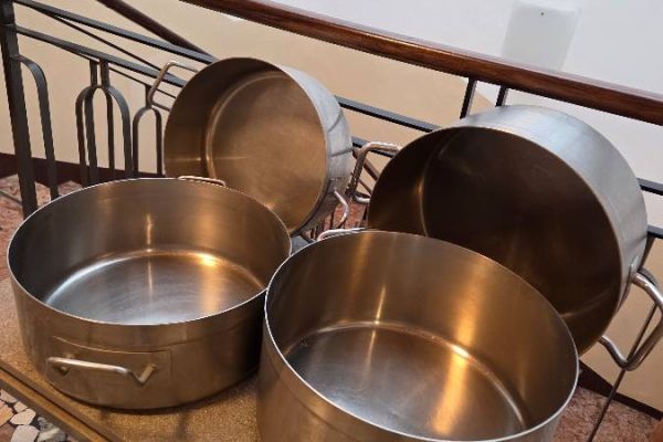 Professionelle Kochtöpfe abzugeben, perfekter Zustand