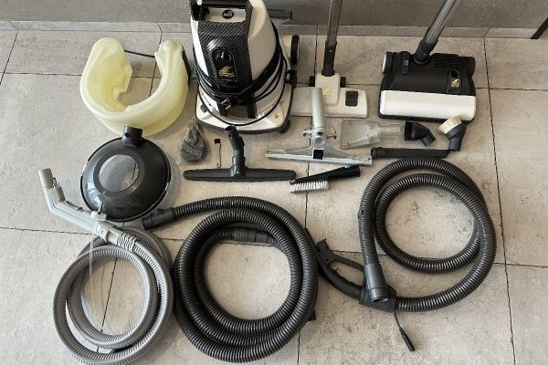 DELPHIN Premium-Staubsauger zu verkaufen