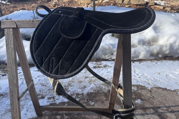 Rennsattel schwarz