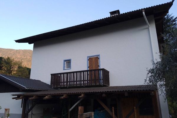 Fassadenfarbe abzugeben