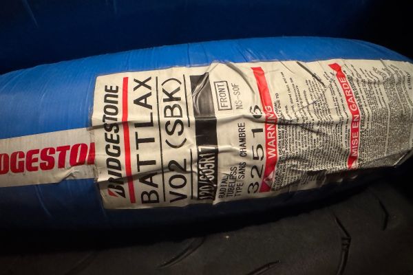 Slicks Bridgestone Battlax V02 120/605R 17