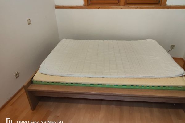 Bettgestell + Matratze 140x200