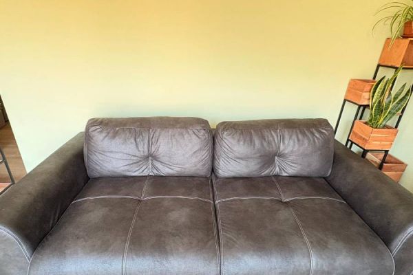 Neuwertige schwarze Couch zu verkaufen