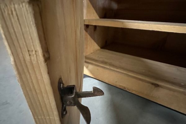 Antike Bauernanrichte mit Spiegelaufsatz – ca. 1900–1920 – massiv