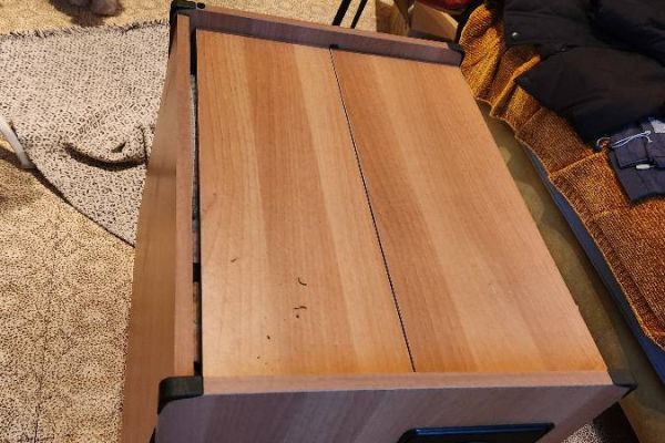 Komode mit Nähmaschine und Bügeltisch u Dampfbügeleisen integriert