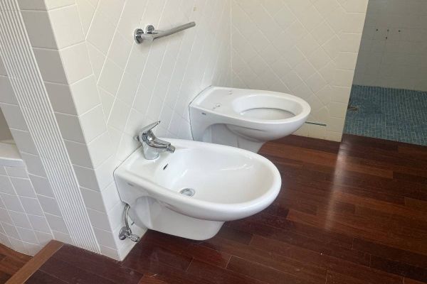 WC Bidet wie abgebildet