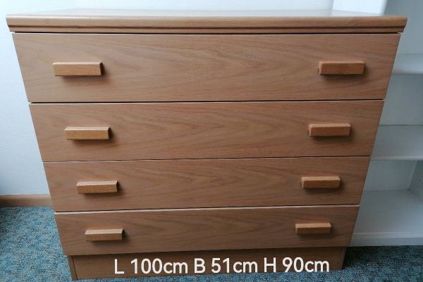 VERSCHENKE Kleiderschrank und Kommode