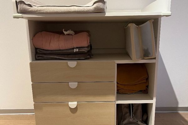 Wickeltisch SMÅSTAD von IKEA
