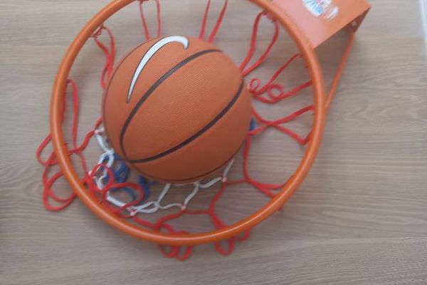 Basketkorb mit Ball