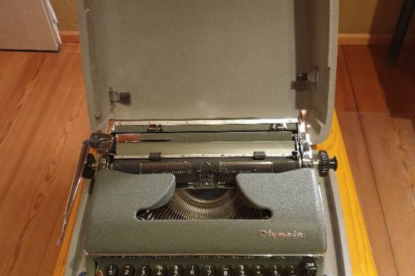 Schreibmaschine Olympia