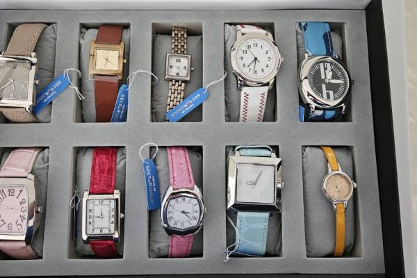 Damenuhrensammlung zertifiziert von SECTOR-Group