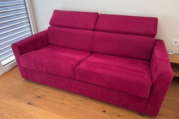Ausklappbares Sofa mit Matratze (140 cm) – neuwertiger Zustand