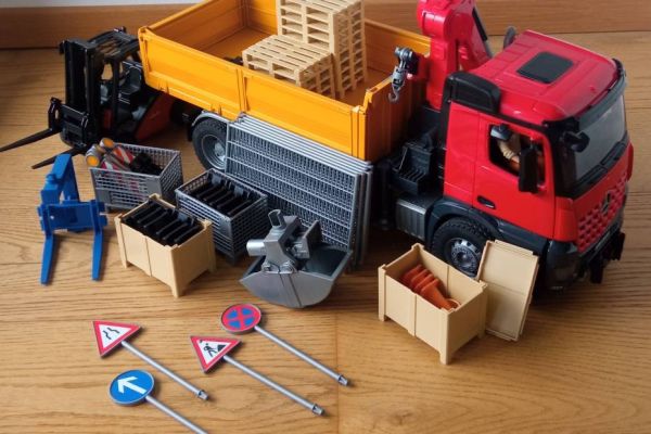 Bruder Feuerwehrauto, LKW und Baustelle