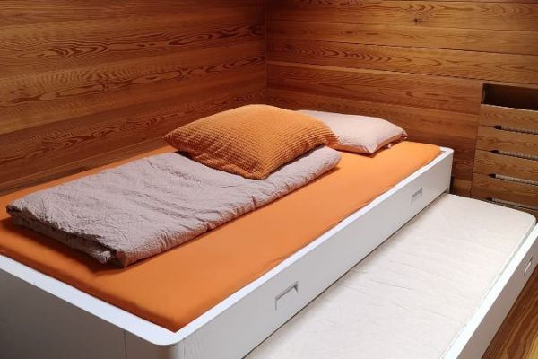 Einzelbett mit Auziehbett